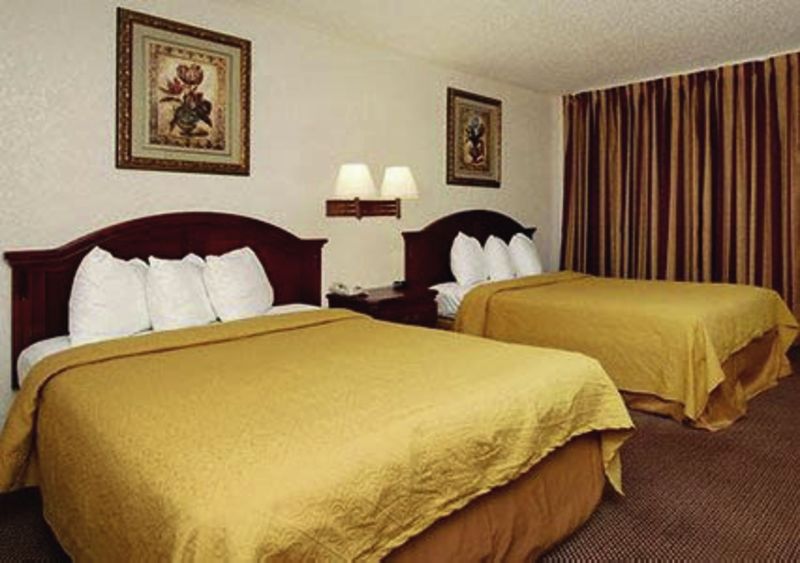 Quality Inn & Suites Airport El Paso Room photo